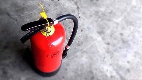 Wyposażenie obiektów w podręczny sprzęt przeciwpożarowy oraz znaki ewakuacyjne Wyposażenie obiektów w podręczny sprzęt przeciwpożarowy oraz znaki ewakuacyjne